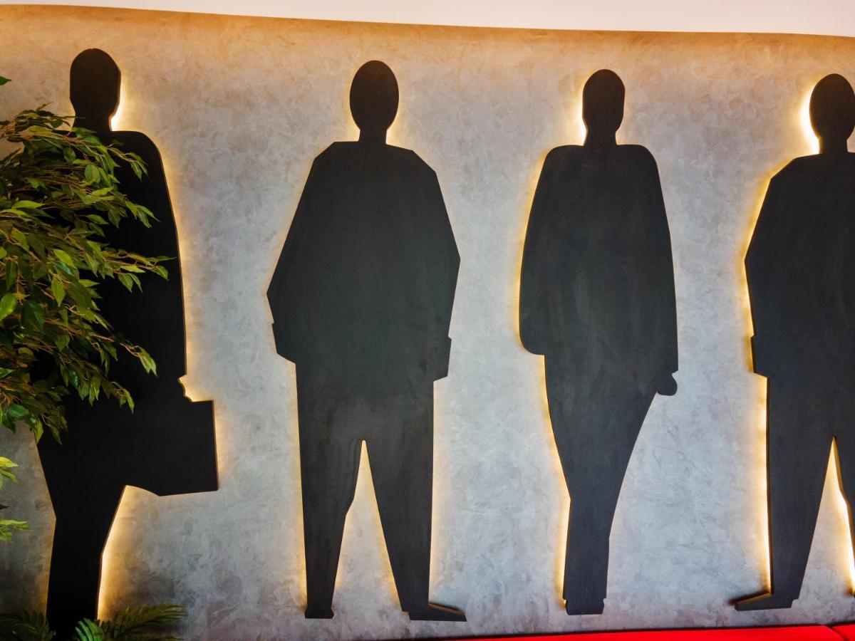 Ibis Styles Istanbul Merter エクステリア 写真 The silhouettes of the four victims