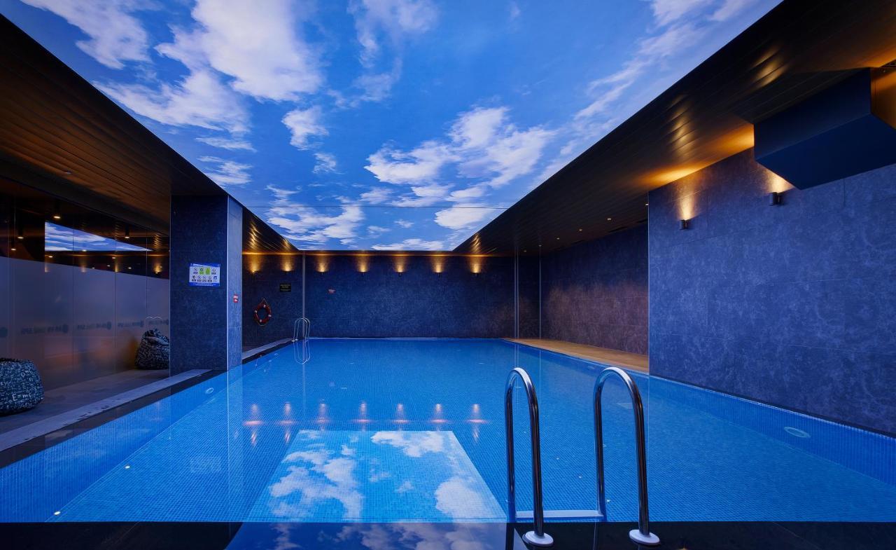 Ibis Styles Istanbul Merter エクステリア 写真 The swimming pool at the hotel