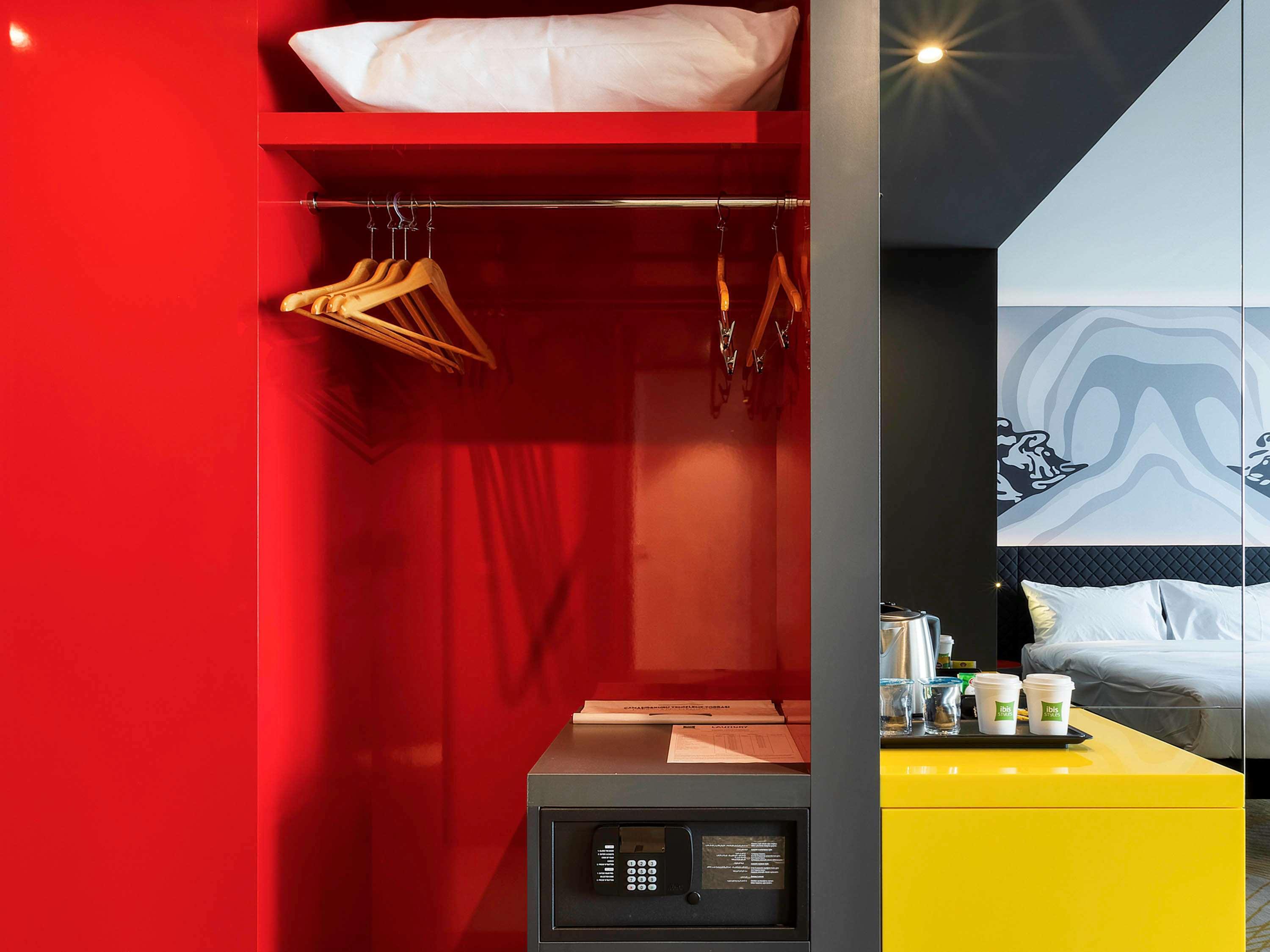 Ibis Styles Istanbul Merter エクステリア 写真 A room at the hotel